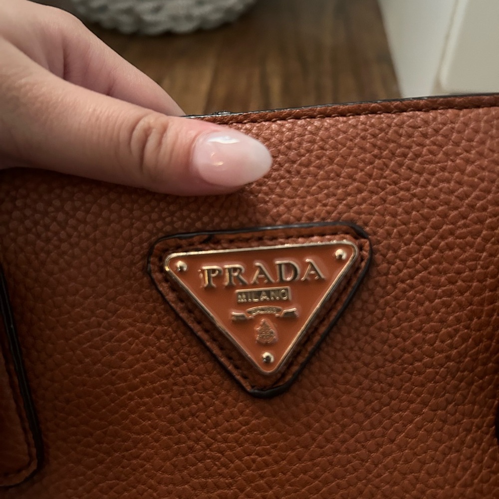 Prada Bag
Galleria leather handbag - Picture 4 of 4